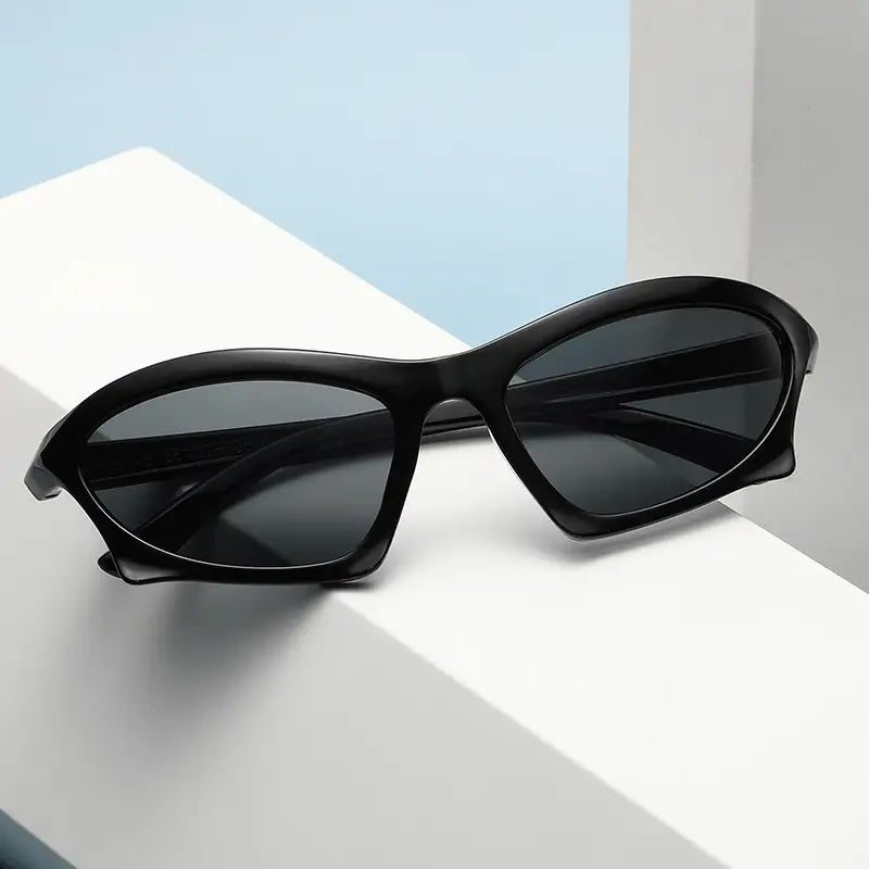 Silver frame UV protection sunglasses – lens detail