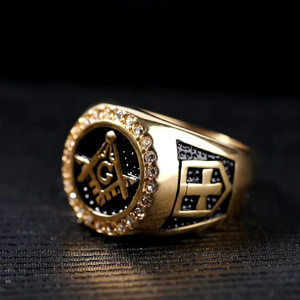 Gold plated emblem ring for men with sparkling stones - close-up detail