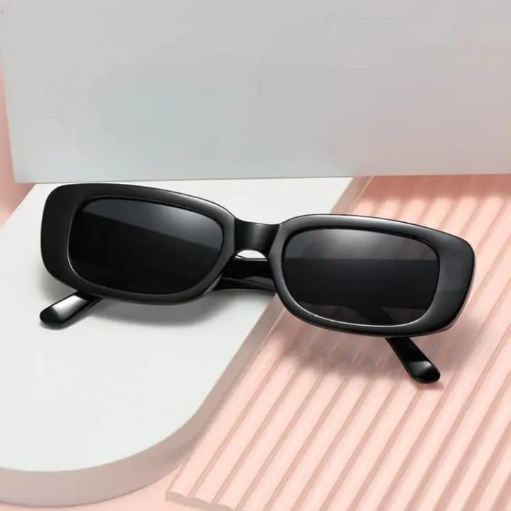 UV400 black plastic sunglasses with mirror coated lenses - lens close-up
