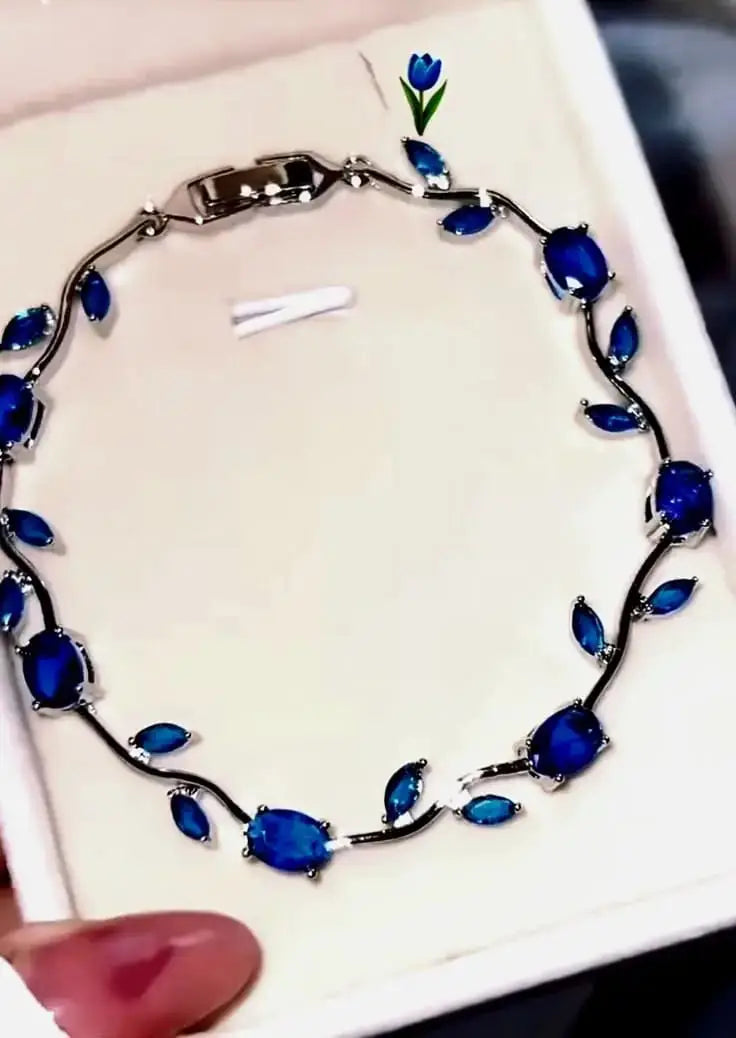 Men's fashion chain bracelet – worn on wrist