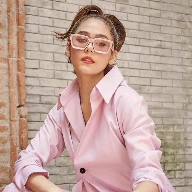 Elegant UV400 sunglasses - unisex square frame front view
