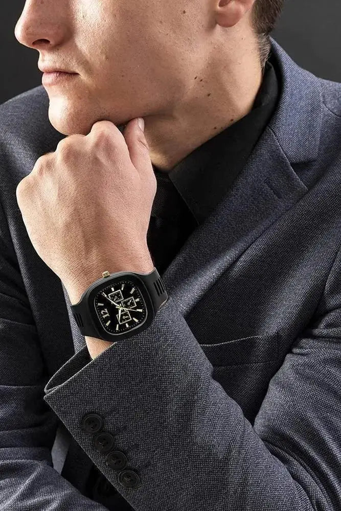 Men's analogue fashion watch - dial close-up