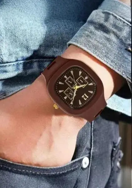 Men's analogue fashion watch - clasp detail