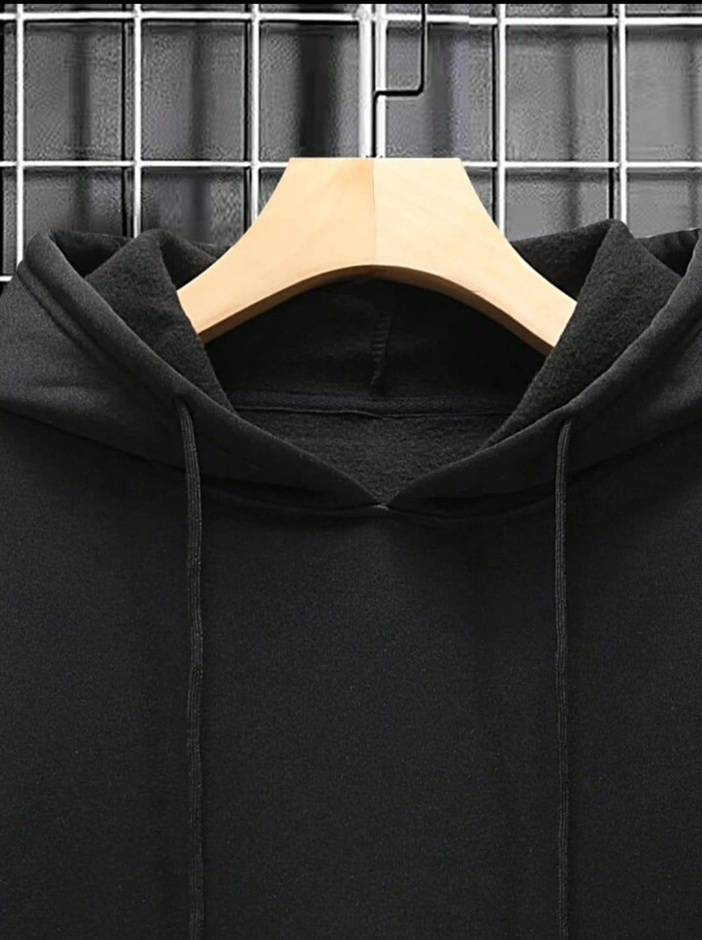 Men's black fleece hoodie – hood detail