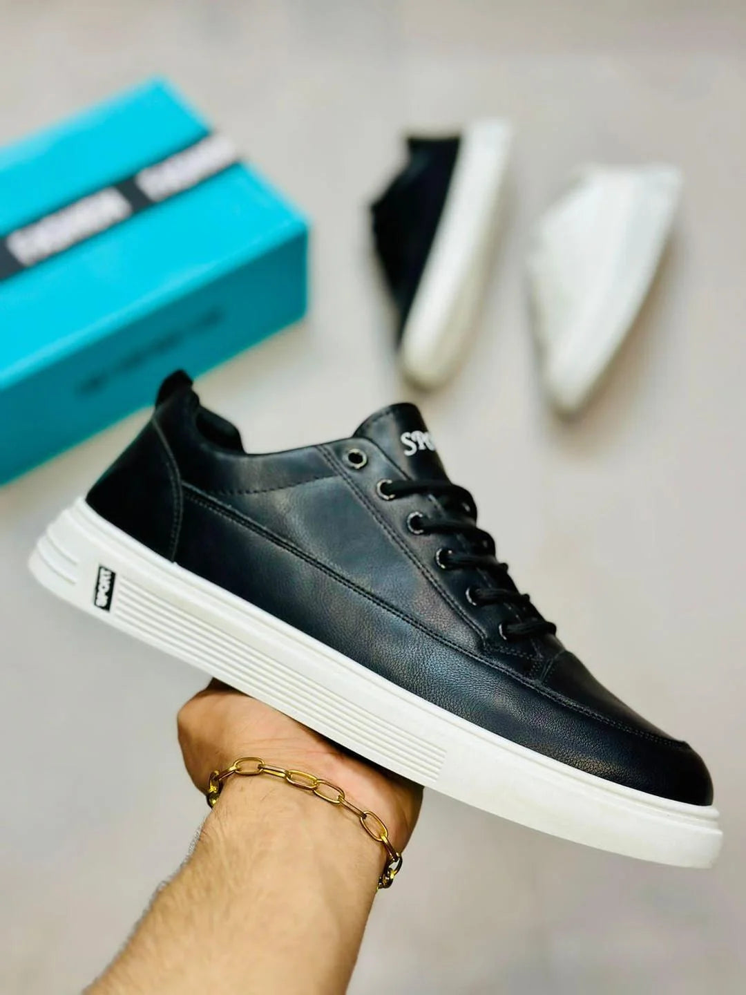 Black Rexine casual men's sneakers – heel and sole detail