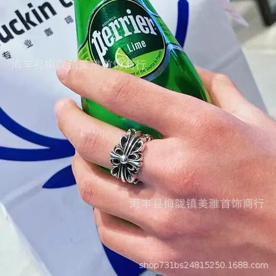 2024 Crocore trendy finger ring – design close-up