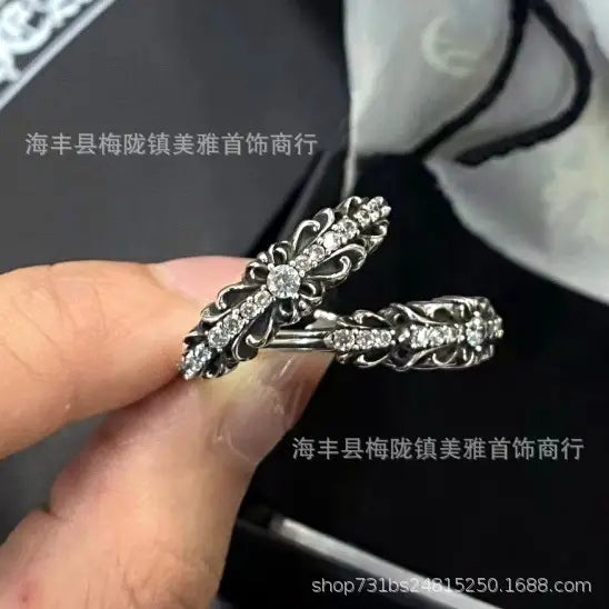 2024 Crocore trendy finger ring – packaging view